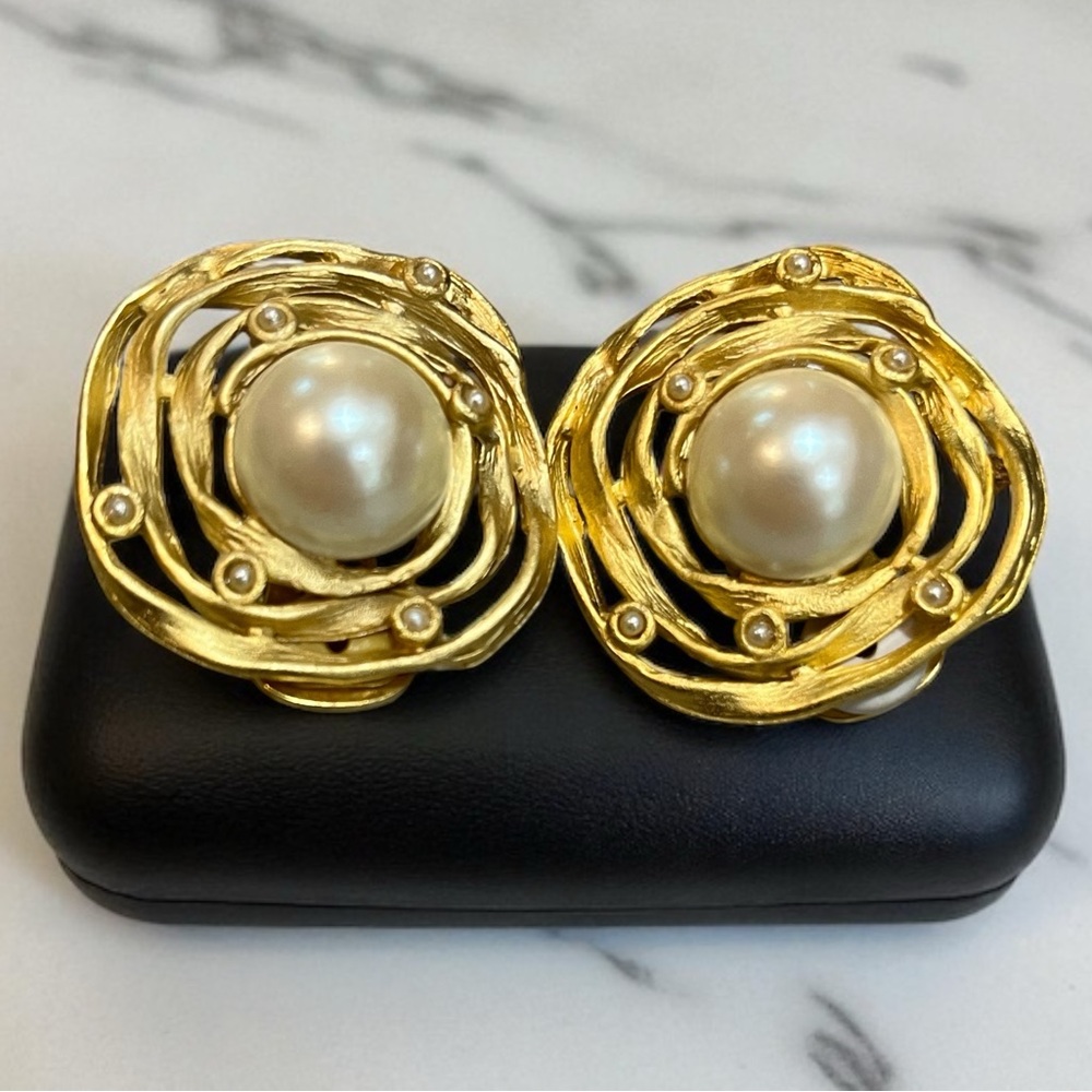 VINTAGE CLIP ON FAUX PEARL STATEMENT EARRINGS IN A MATTE GOLD TONE SETTING